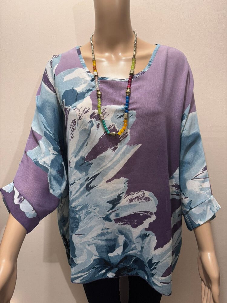 Flowing Floral Blouse – ua to ua 86cm   Fit to Size 14-16