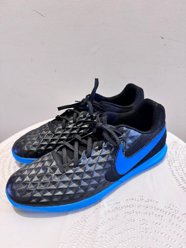 Size 9.5 US Nike Tiempo Athletic Shoes