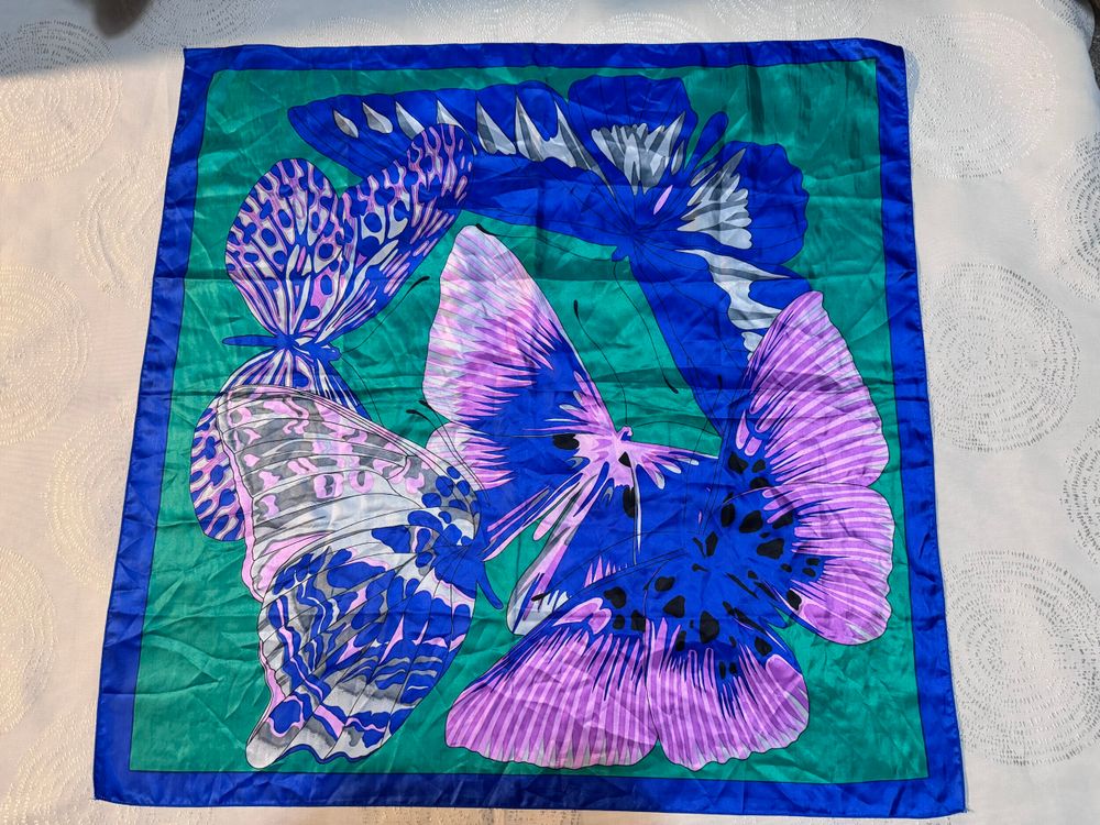Vintage Scarf – 860mm × 885mm