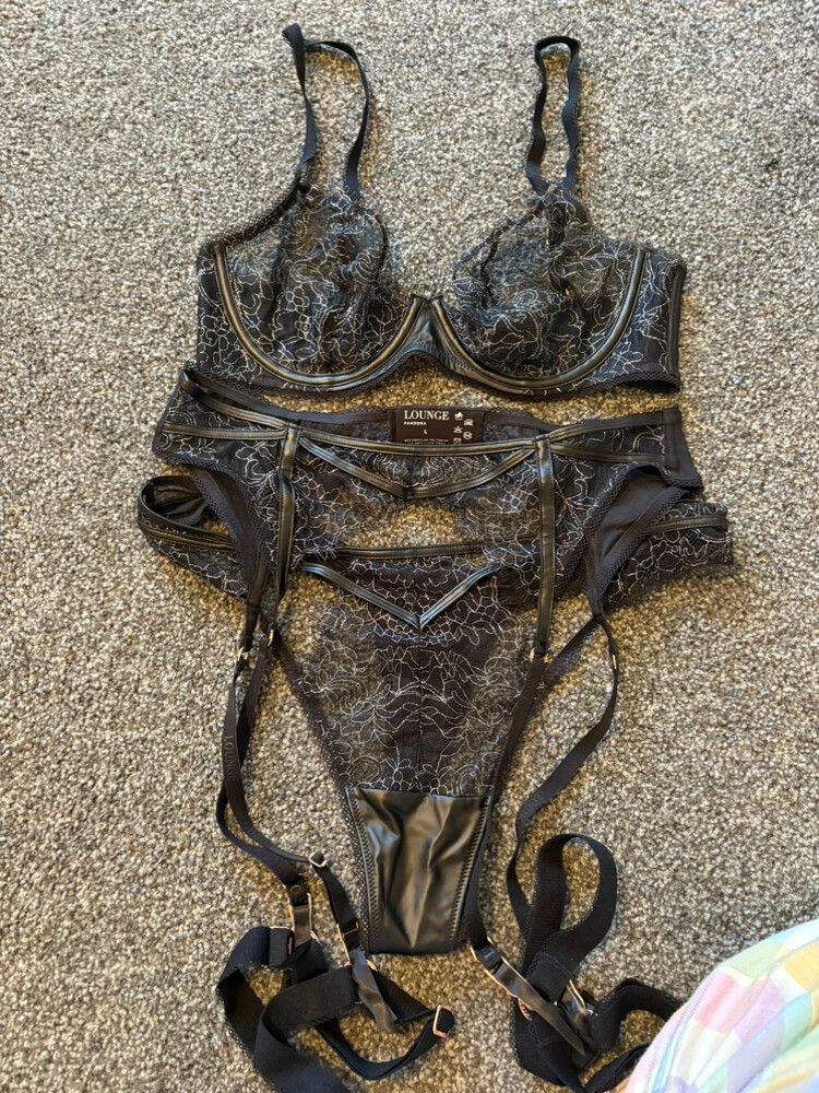 Lounge Black Set With Garter Belt