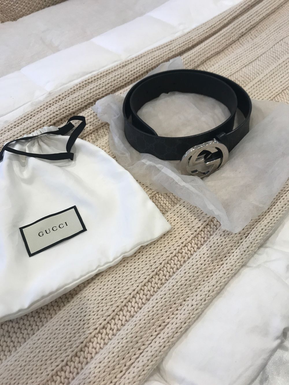 Beautiful Double G Authentic Unisex Belt With Light Grey Gucci Design On Leather