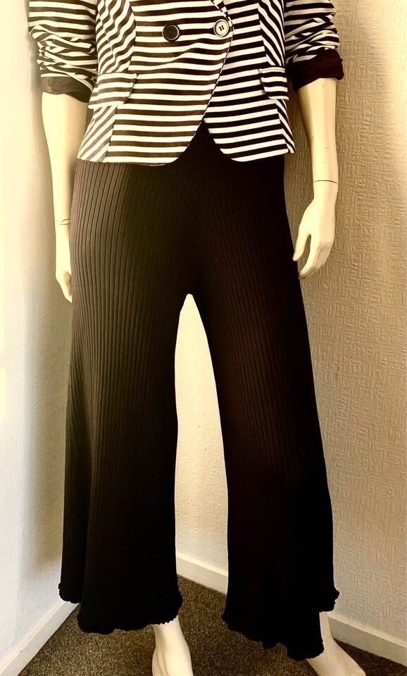 Whyte Valentyne Flared Stretch Pants - Size 10