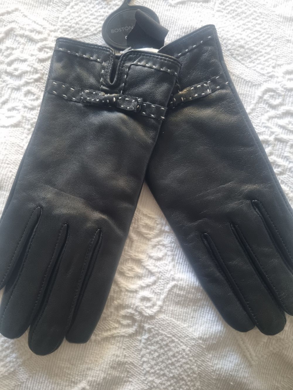 Black leather ladies gloves