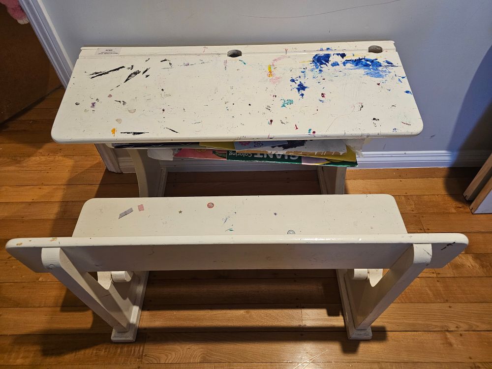 Kids desk
