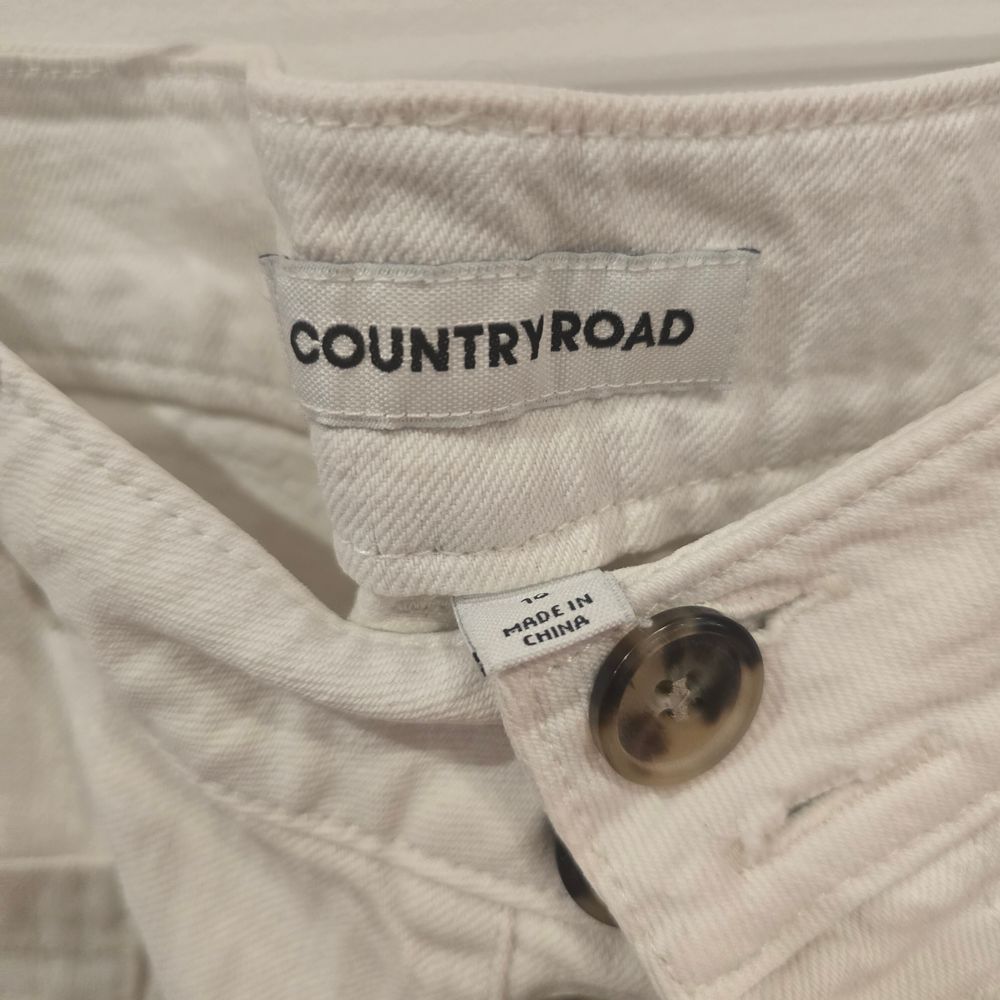 Country Road White Button Front Pants