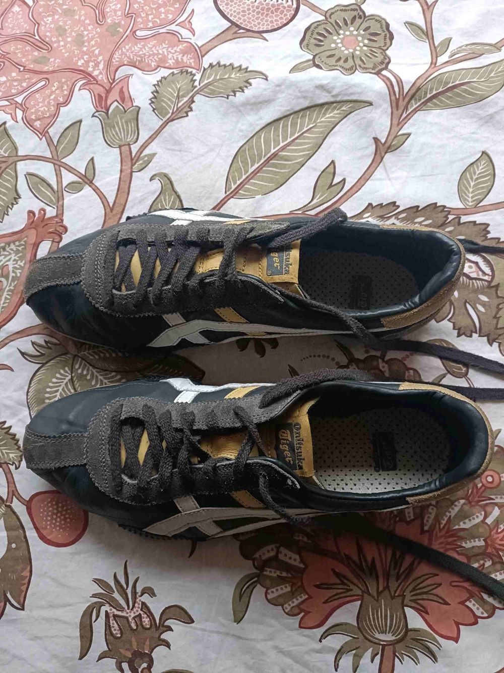 Onitsuka Tiger Black White Gold Sneakers
