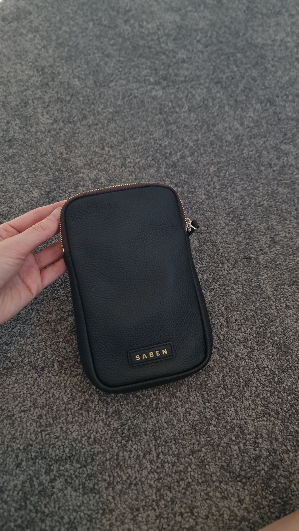 Saben Nikko Black Phone Sling