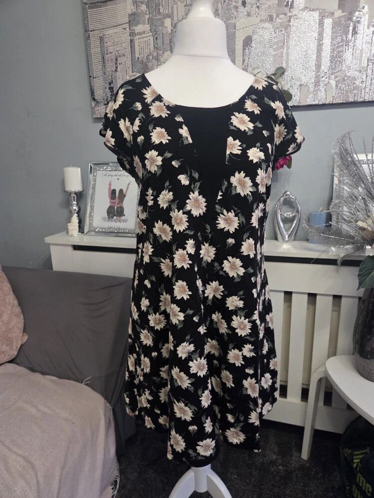 Miss Selfridge - Miss Selfridge Floral sleeveless party cocktail dress on  Designer Wardrobe