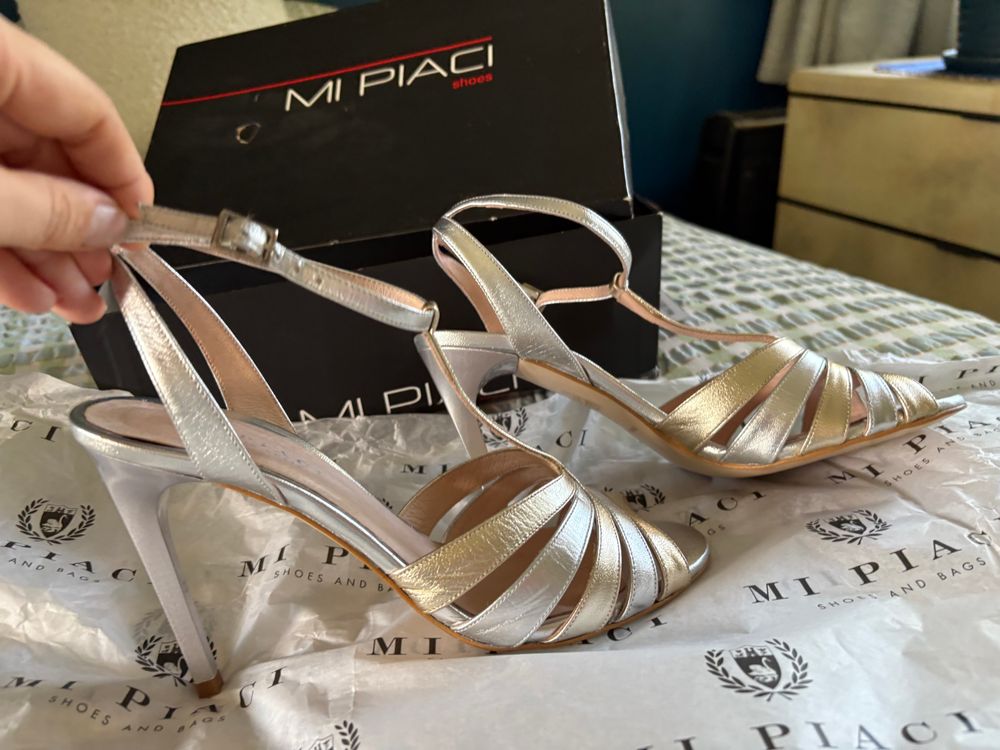 NEW Mi Piaci Silver Heels