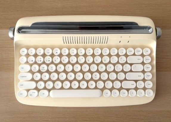 Retro Typewriter Mini Bluetooth Keyboard (Ivory Butter)
