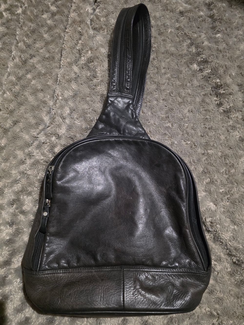Vintage Country Road Genuine Leather Teardrop Sling Backpack - Black