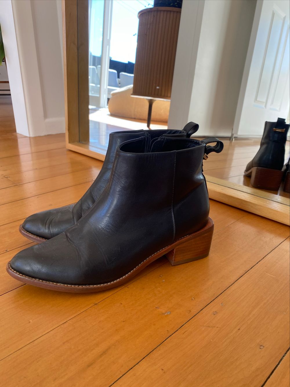 Mi Piaci Black Leather Ankle Boots