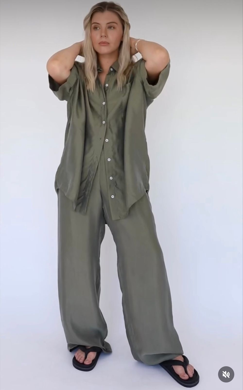 Beiged store wide leg pants in brown