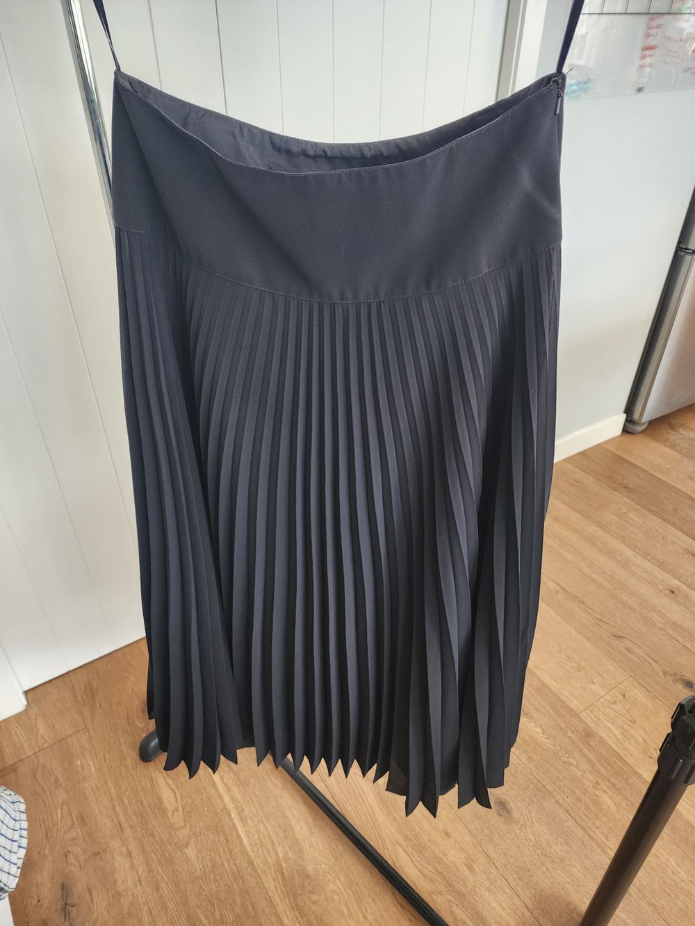 Pleated black skirt