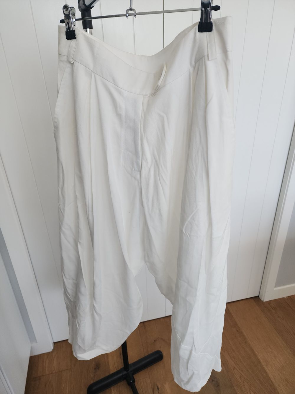 White wide leg detailed pants