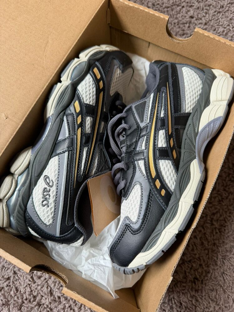Asics New york gel sneakers size 37 but fits like 36 european (Brand new in box)