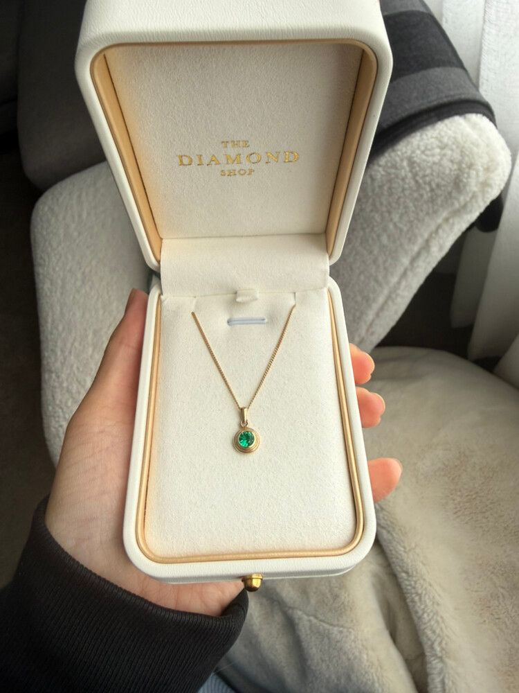 The Diamond Shop Emerald Sienna and 9K Yellow Gold Necklace