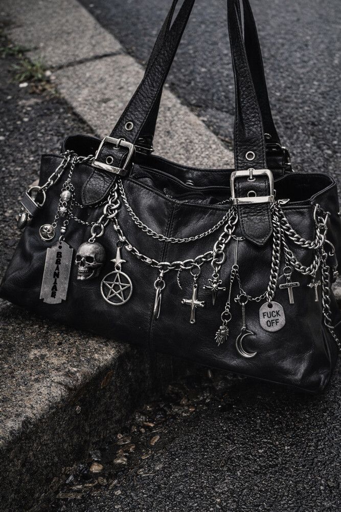 Y2K Black Leather Shoulder Bag – Minimalist Baguette | Adjustable Buckle Straps | Vintage 2000s