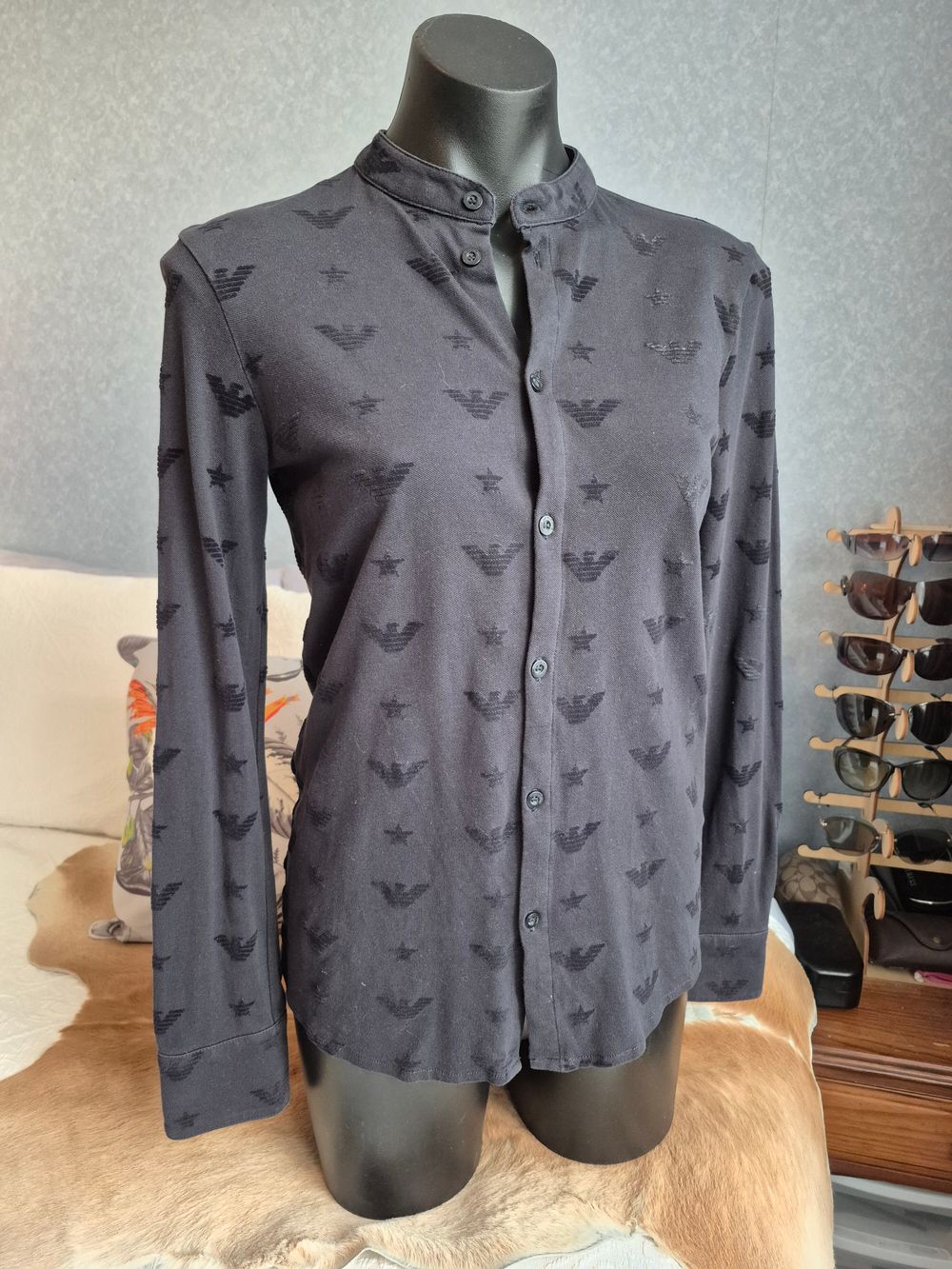 Men's Slim Fit Long Sleeved Logo Shirt.