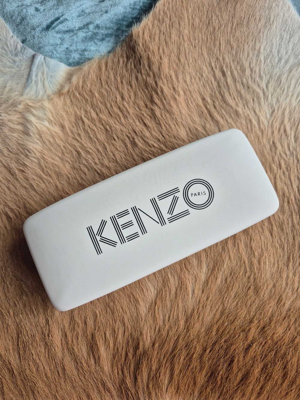 Kenzo White Glasses Hardcase with branded cloth.