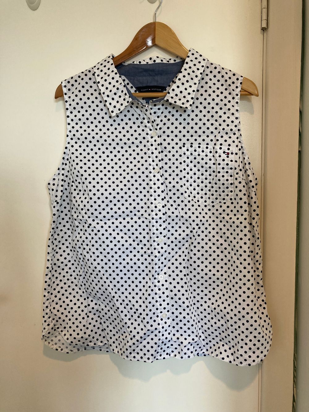White with black dots sleeveless button down shirt