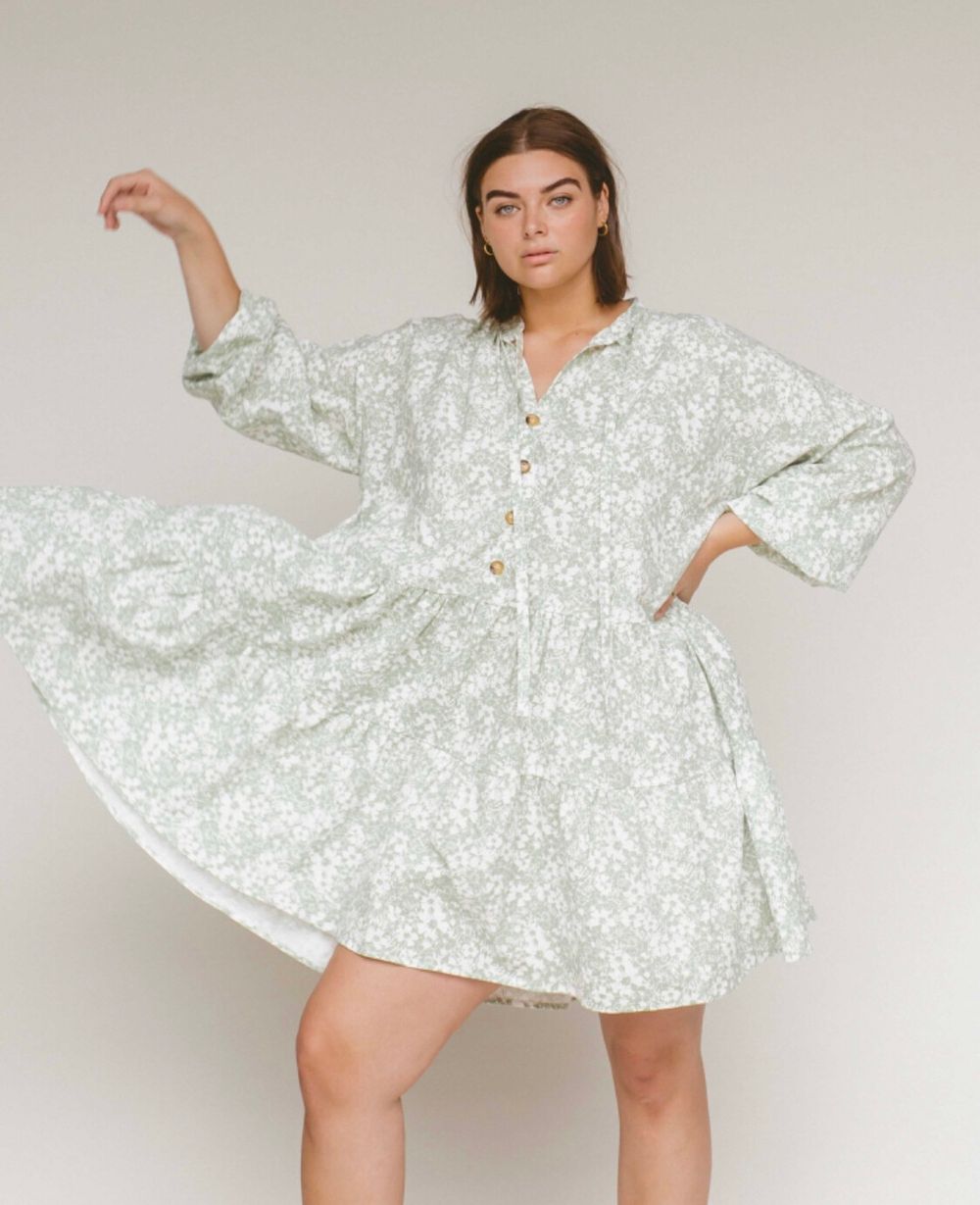 The Lullaby Club - The Lullaby Club Avalon Smock Dress - Mint Daisies on Designer Wardrobe The Lullaby Club - The Lullaby Club Avalon Smock Dress - Mint Daisies on Designer Wardrobe