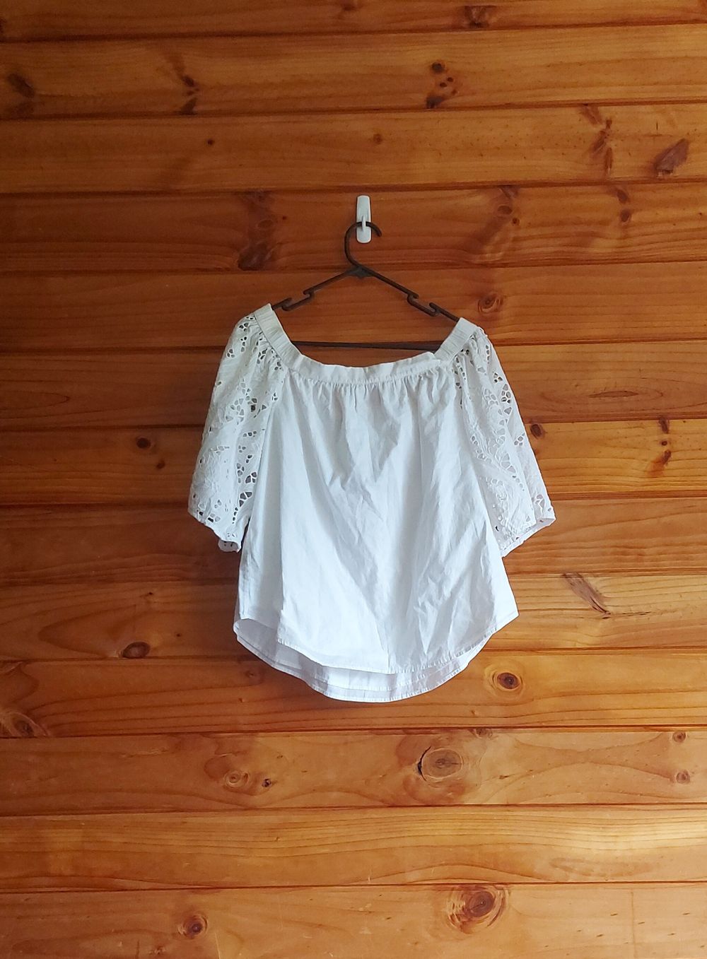 white off the shoulder lace sleeve top