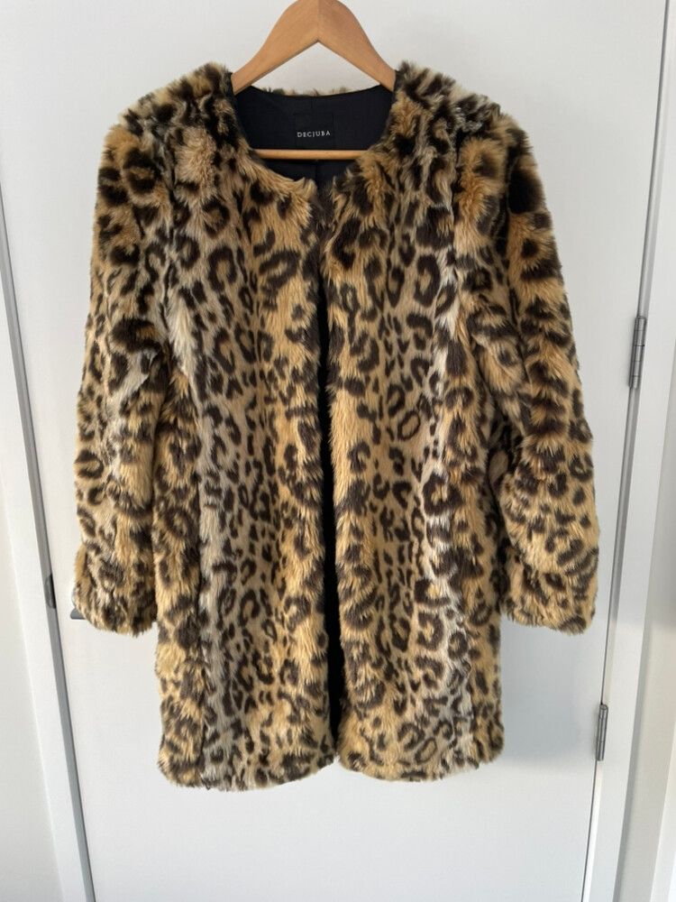 Decjuba Leopard Print Faux Fur Coat size 8