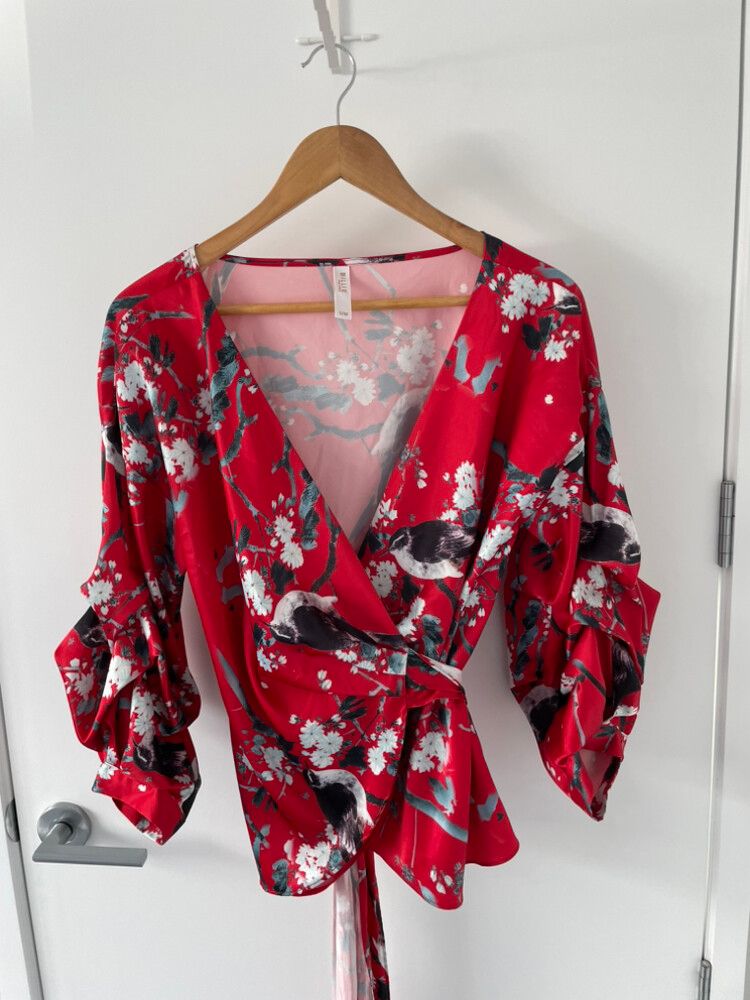 Billie The Label Red Floral Wrap Top size S-M