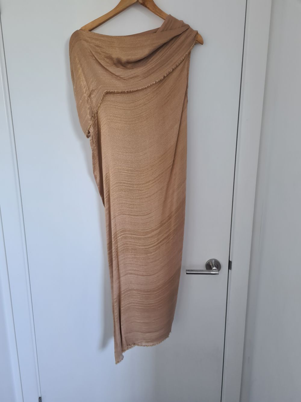 Scanlan Theodore - Gold cocktail dress on Designer Wardrobe
