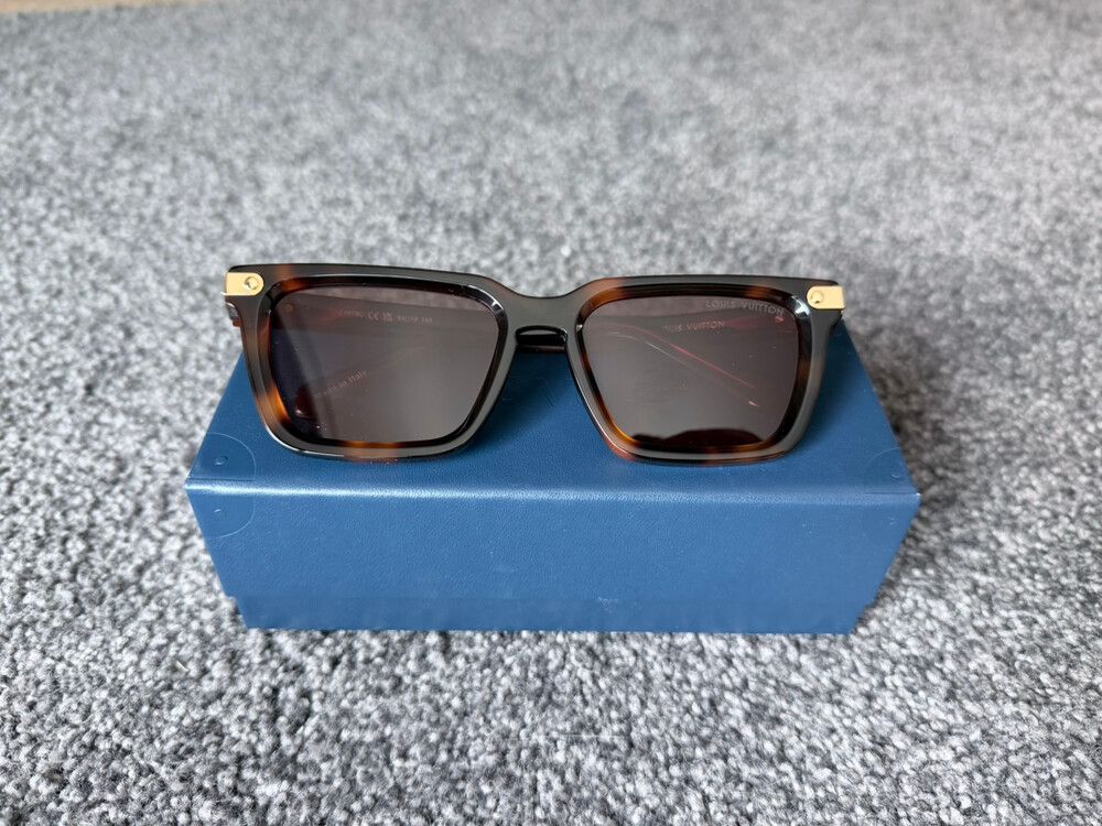 Louis Vuitton Tortoise shell Sunglasses