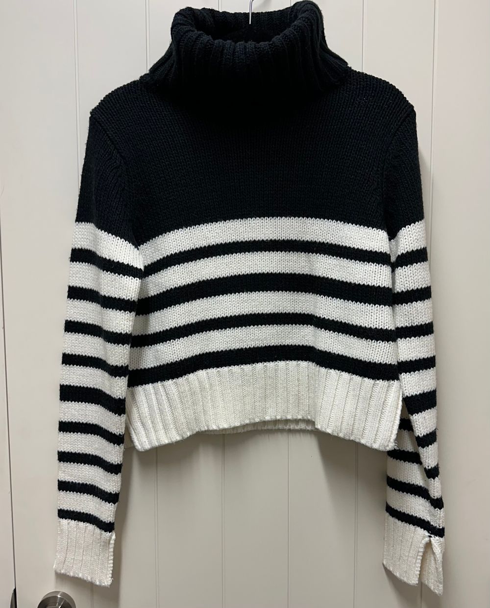Dotti Crop Jumper High neck Stripes Black cream