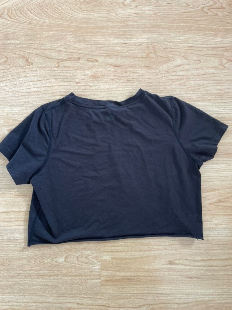 Black Sports Crop