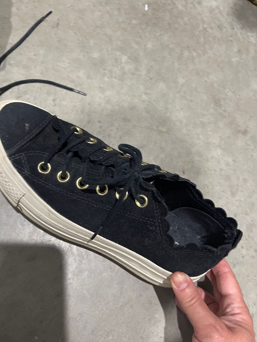 converse with scalloped edge