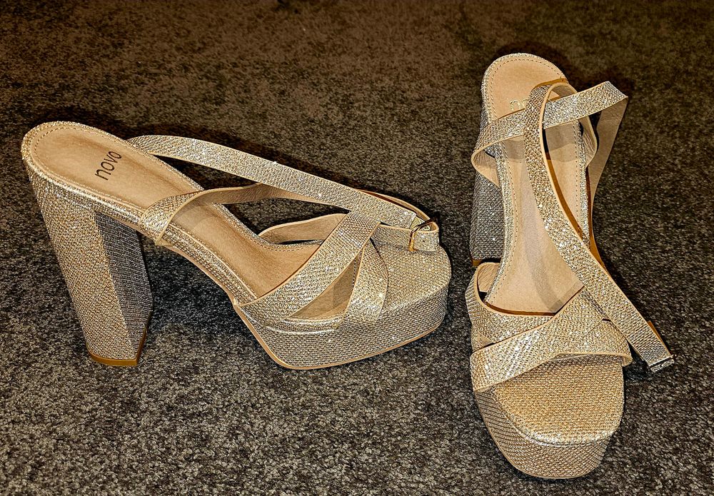 Gorgeous Heels in Gold