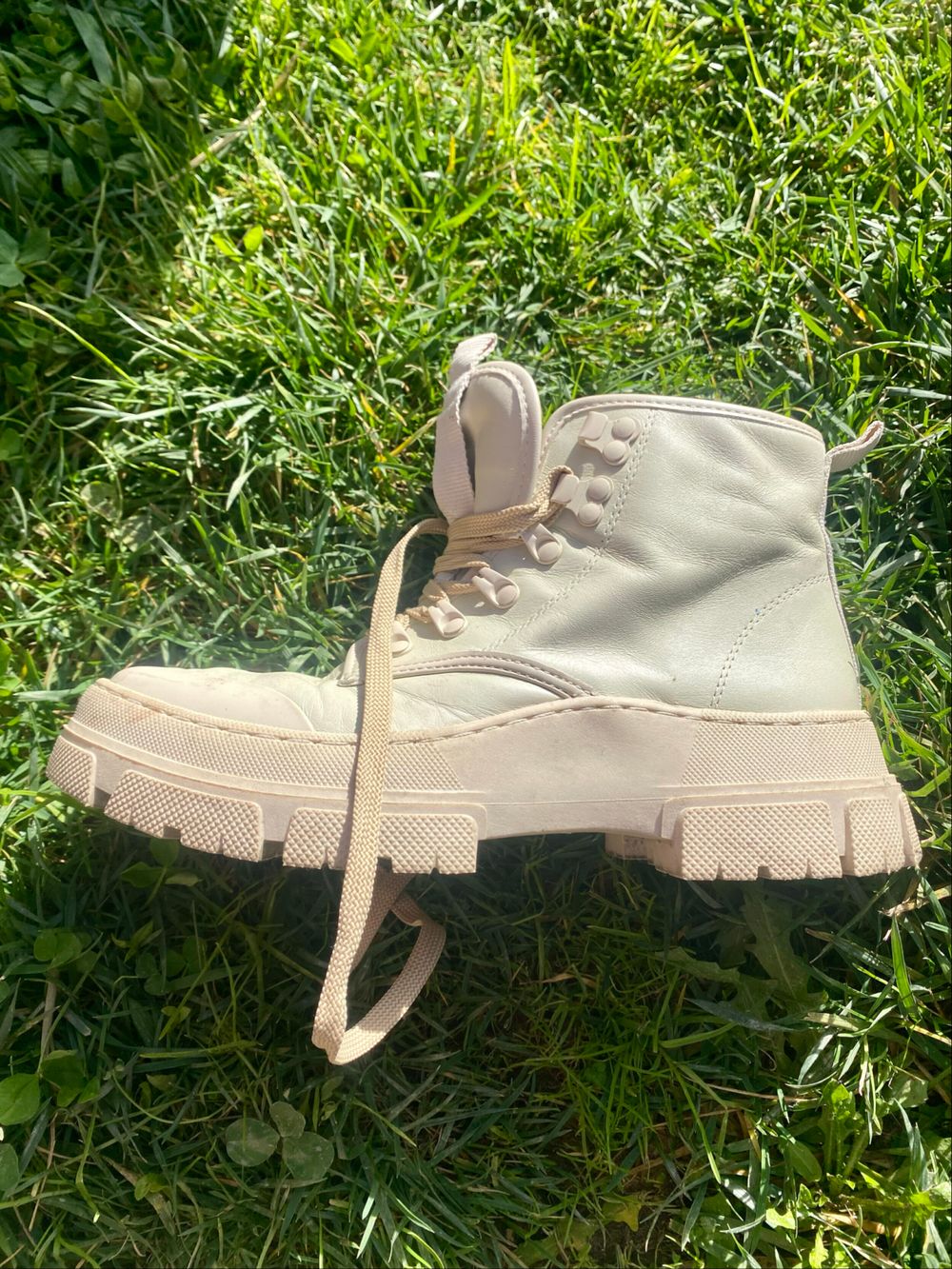 Zara Boots – White/Beige
