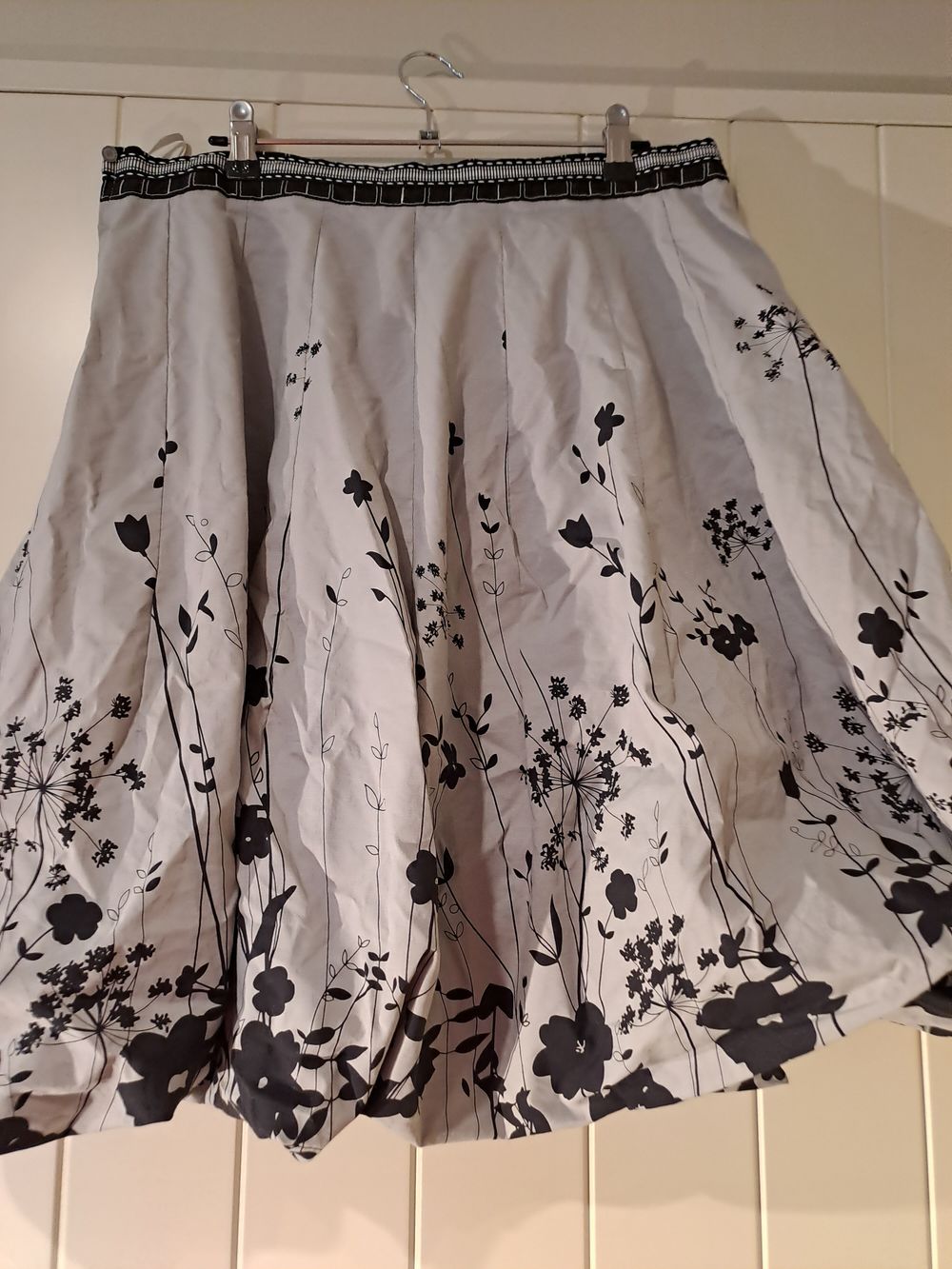 Grey Patterned Balloon Skirt