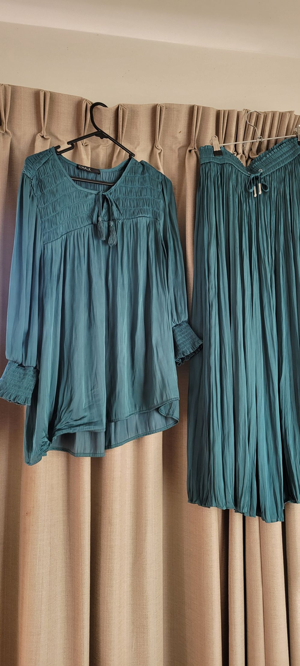 Chalk Harlow Pleated Set – Deep Teal