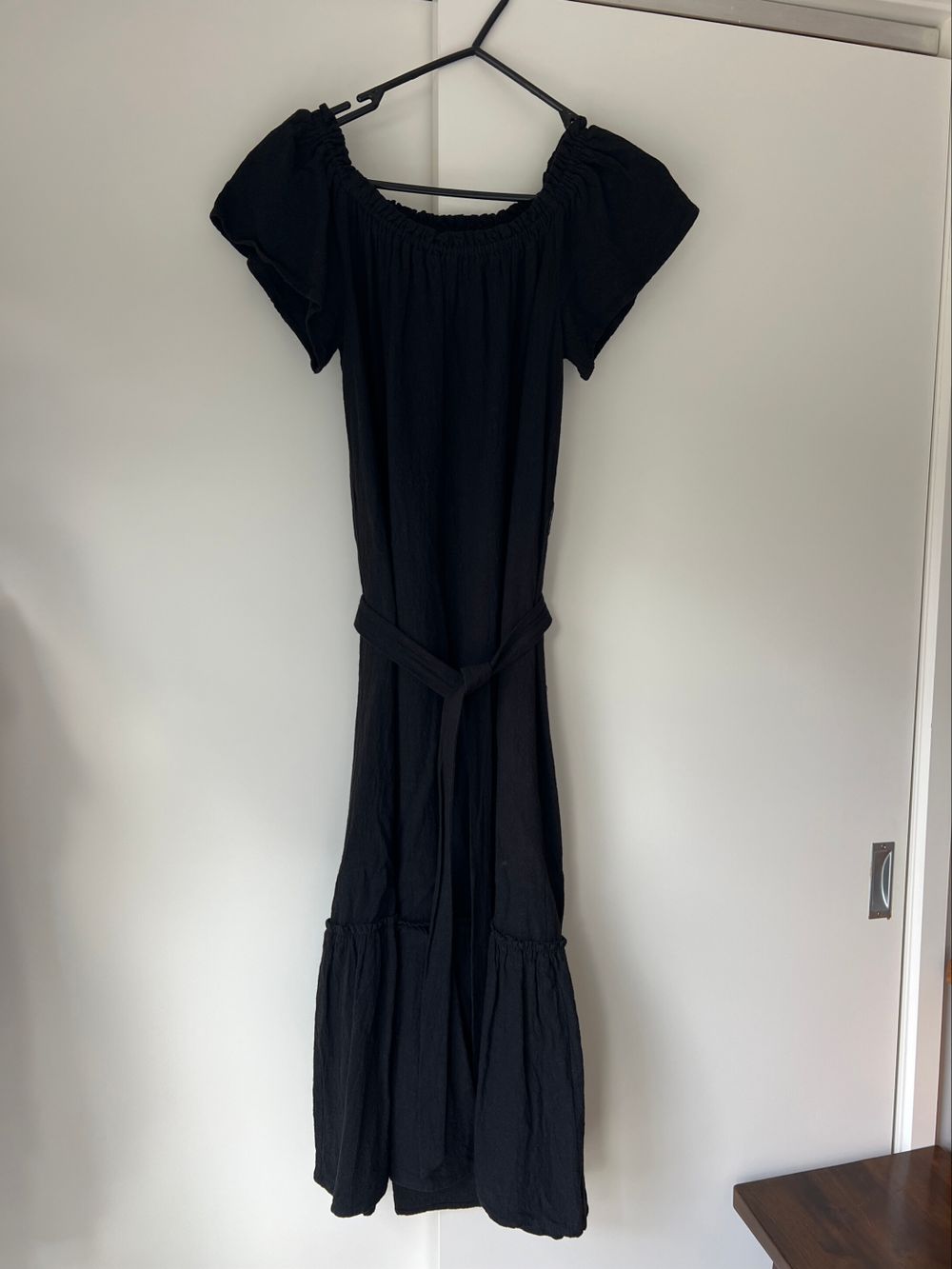 Deciuba Black Off-Shoulder Midi Dress