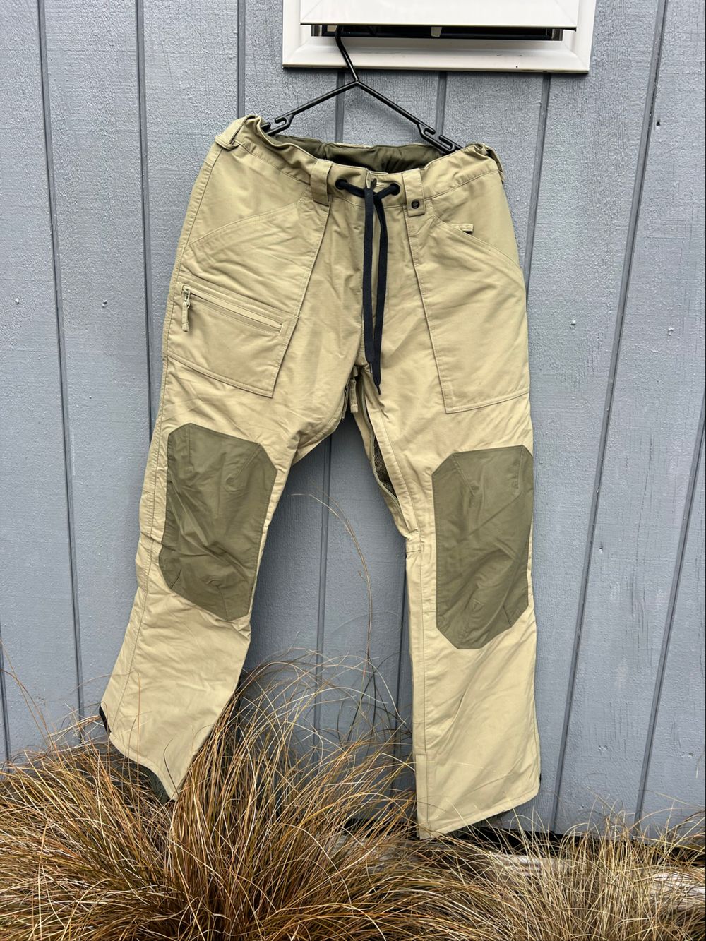Burton kahki Snow Pants