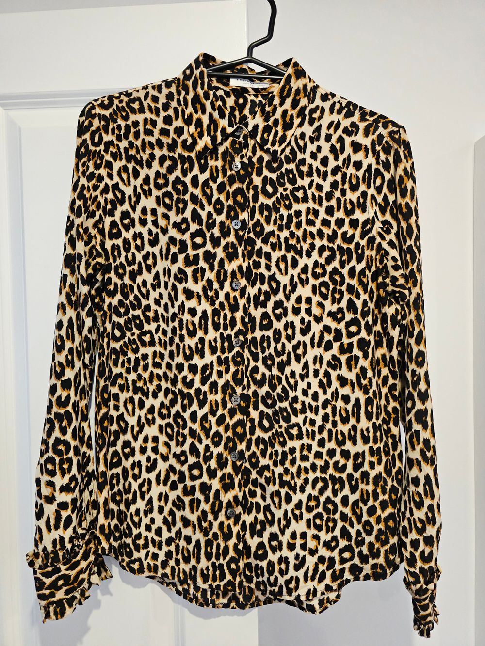 Equipment 100% Silk Leopard Print Button Up Shirt