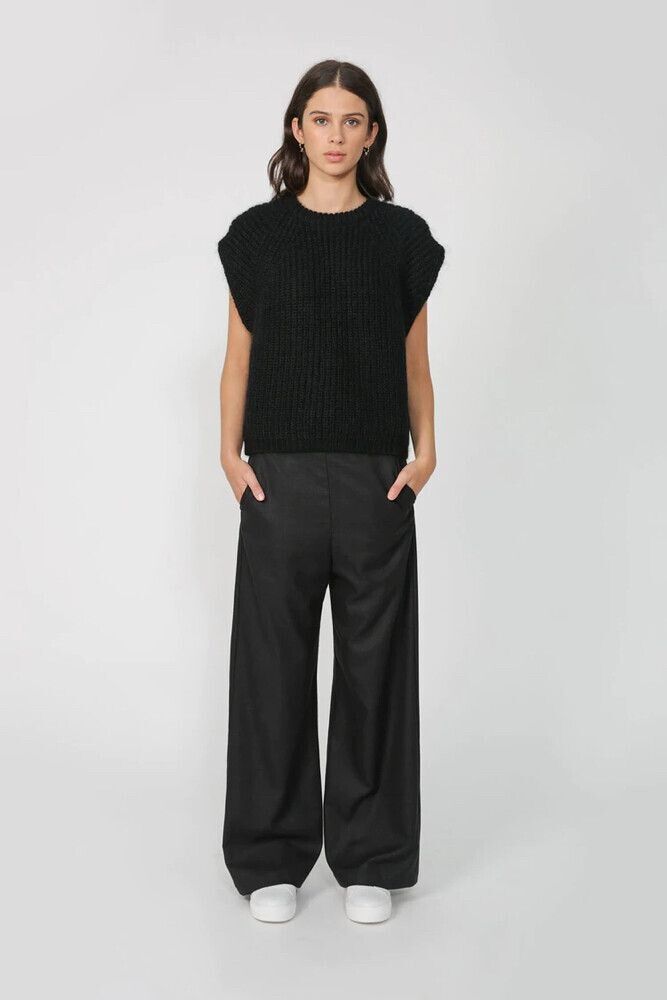 Moochi | Linear Vest