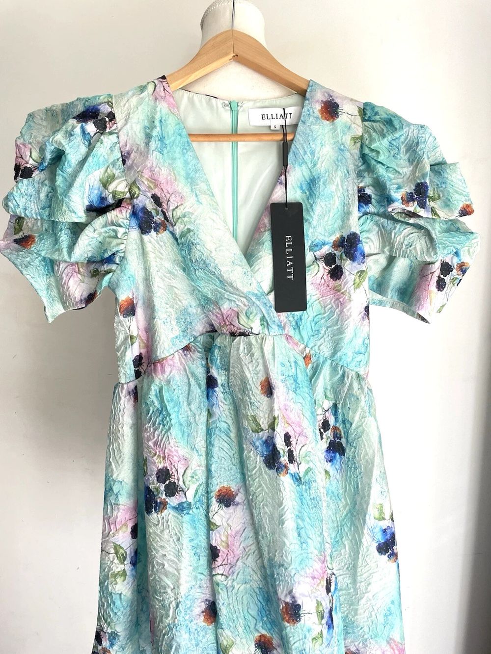 BNWT Elliatt Radiant Dress