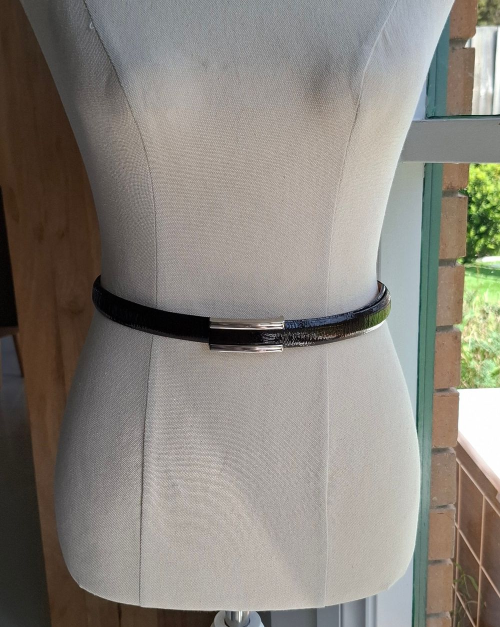 Rhodes and Beckett size 6 dark brown patent leather belt