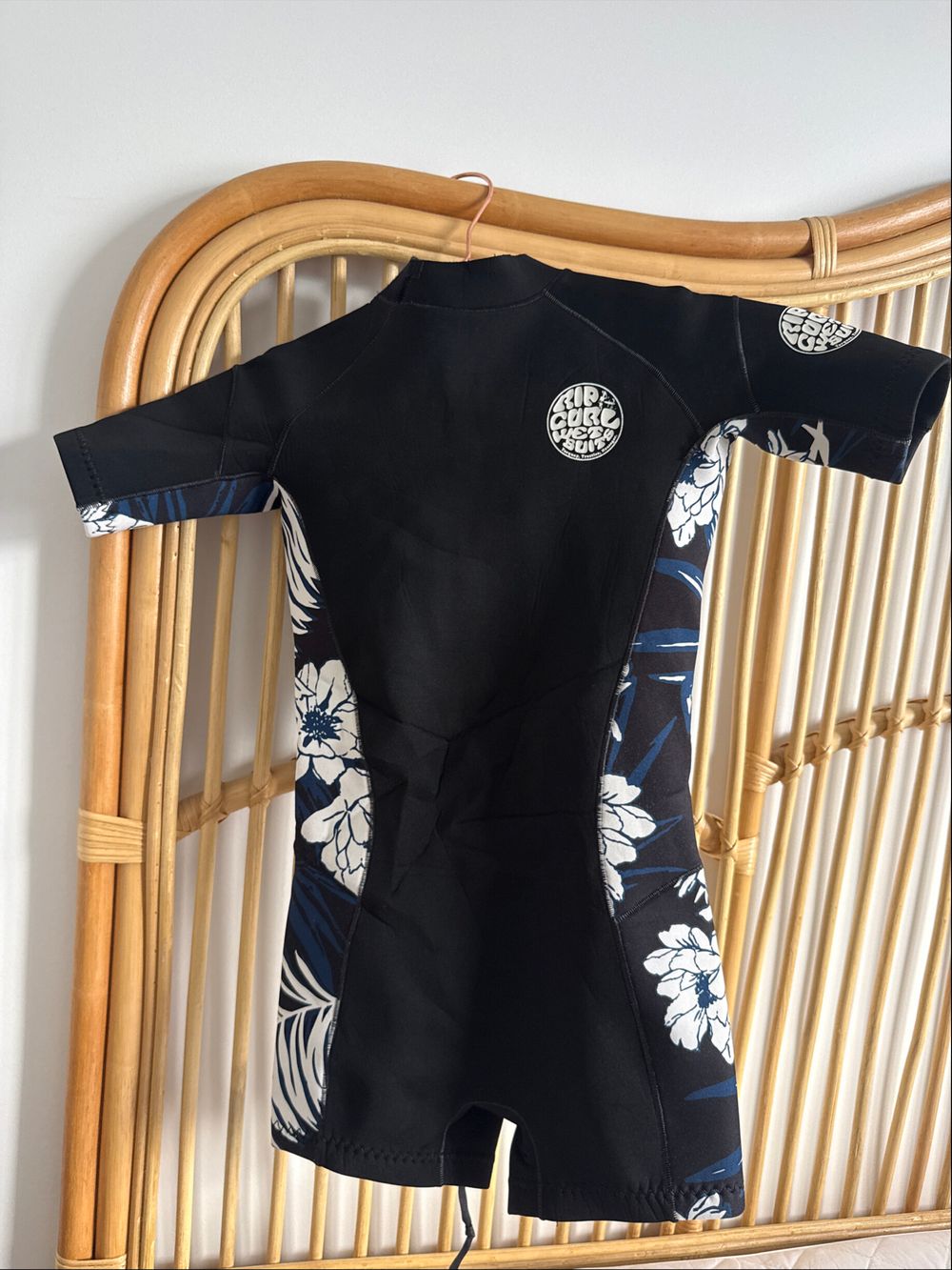 Rip Curl Black Floral Wetsuit- Sz 3-5yrs