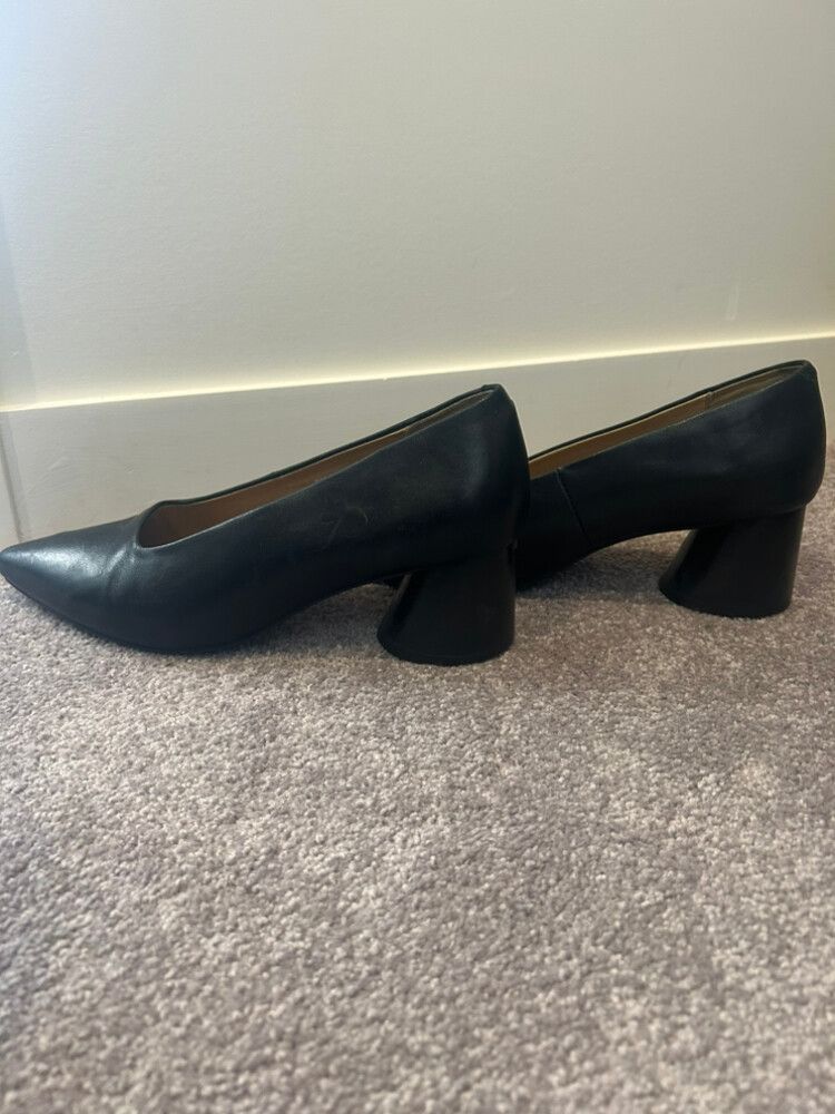 EOS black block low heel