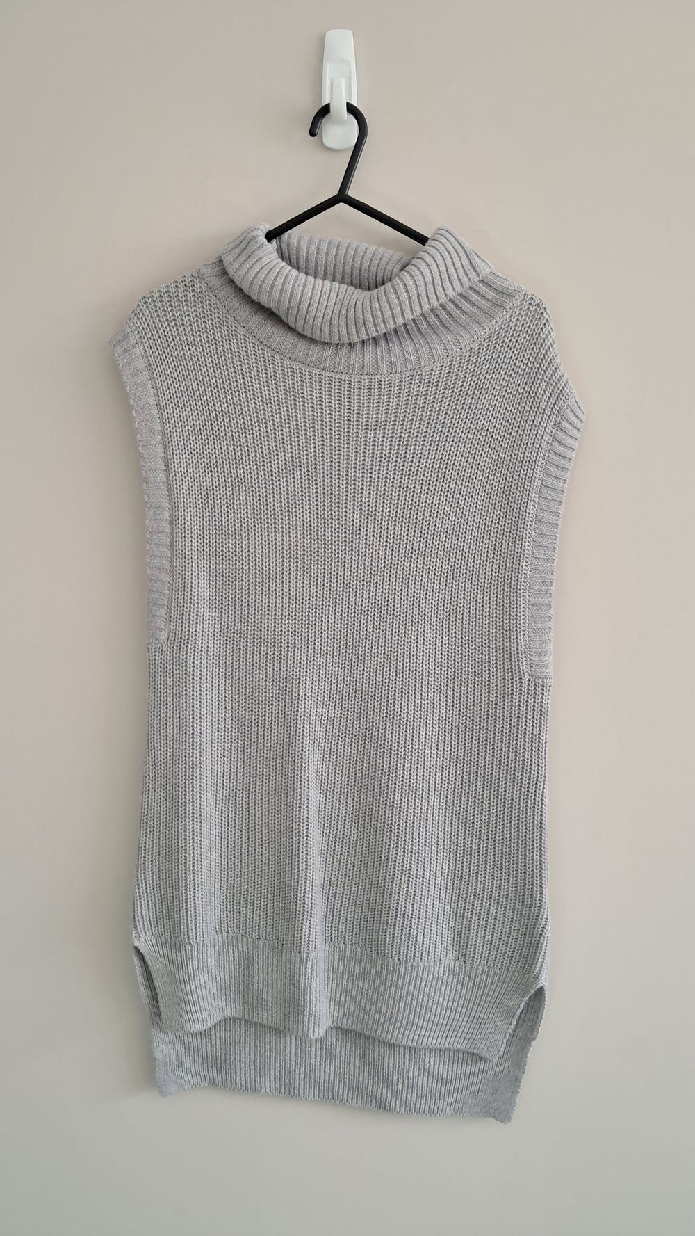 MAX Grey Sleeveless Knit Top Size XS