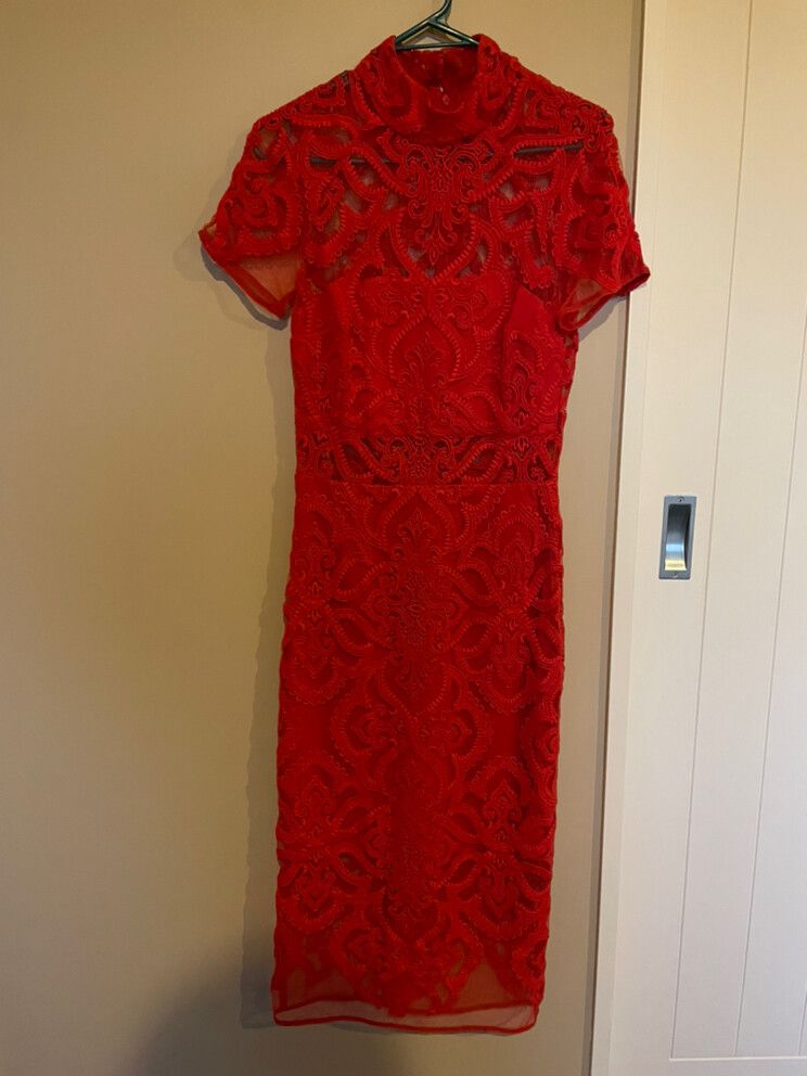 Thurley - Thurley Red Lace Pencil Midi Dress on Designer Wardrobe