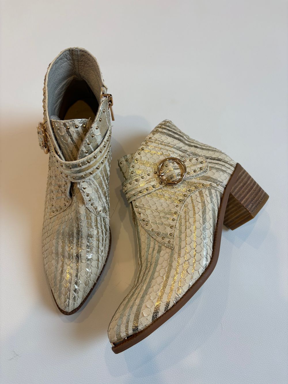 Django & Juliette - Hommes Almond Metallic Cut Leather Ankle Boots - 38