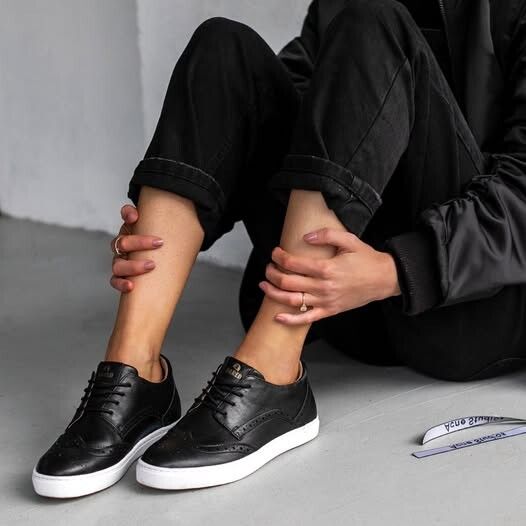 Bared Dovekie Black Leather Lace Up's - 39